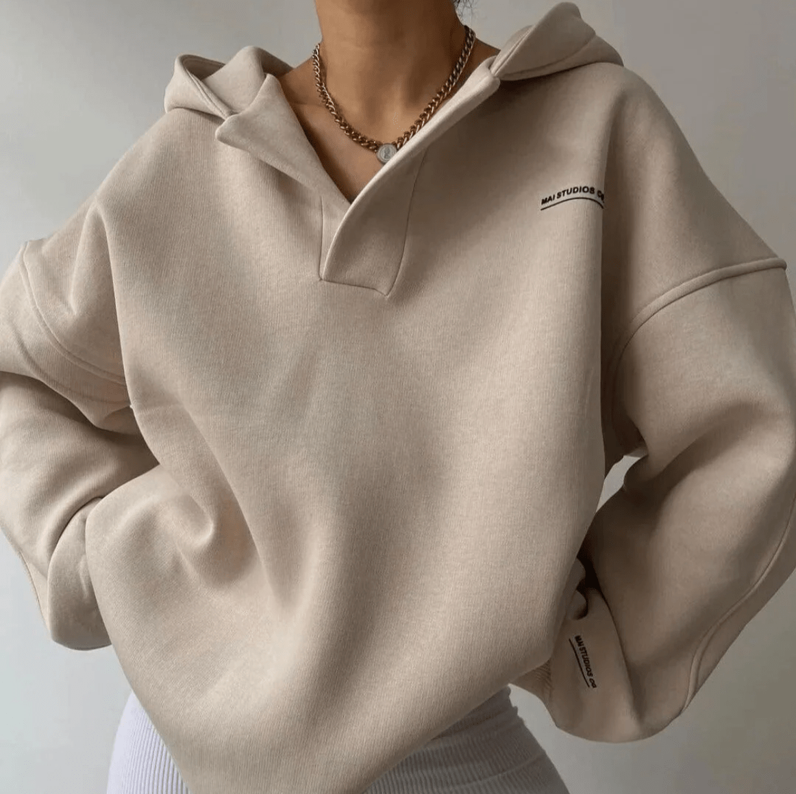 Marta | Sweter damski z kapturem chic