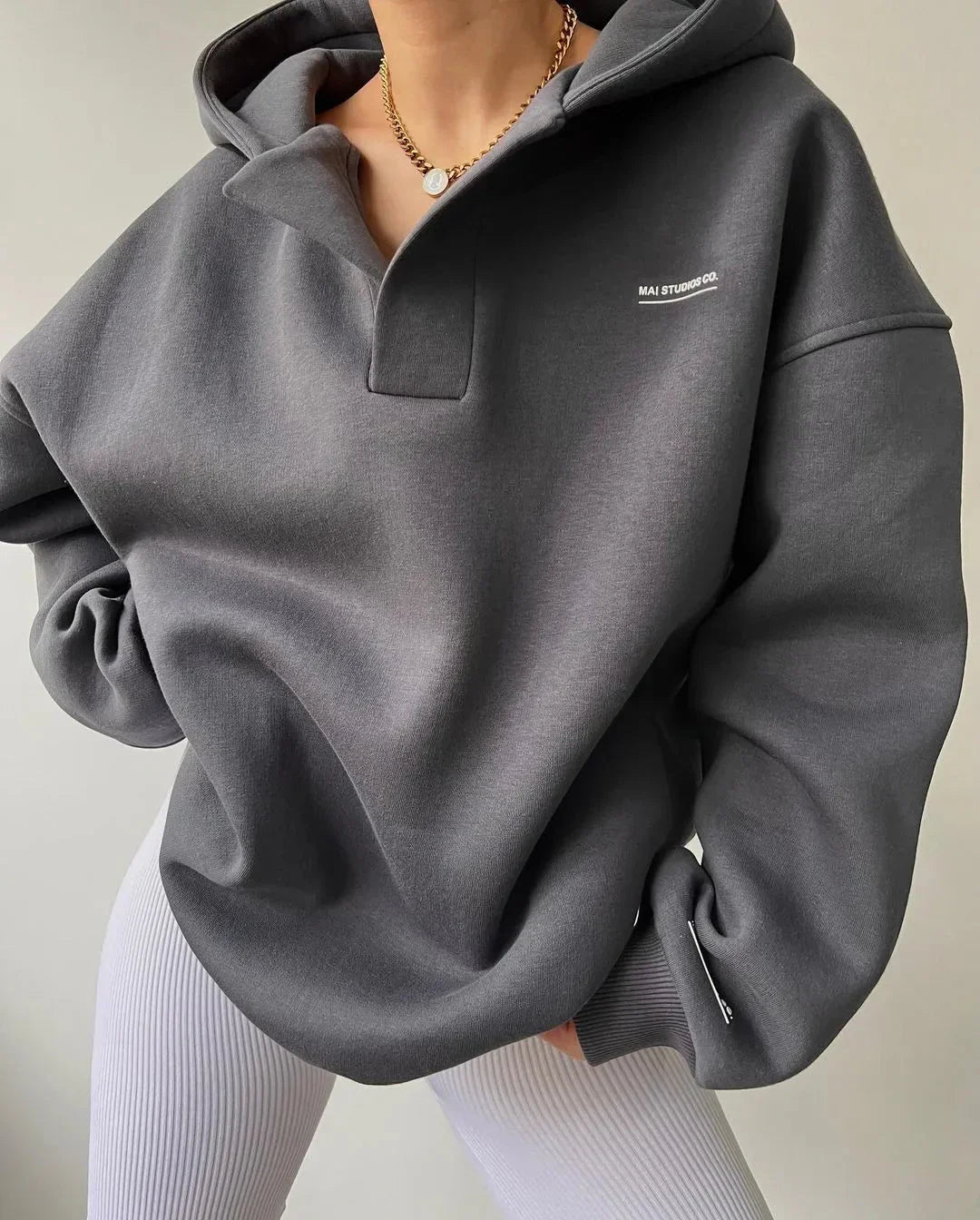 Marta | Sweter damski z kapturem chic