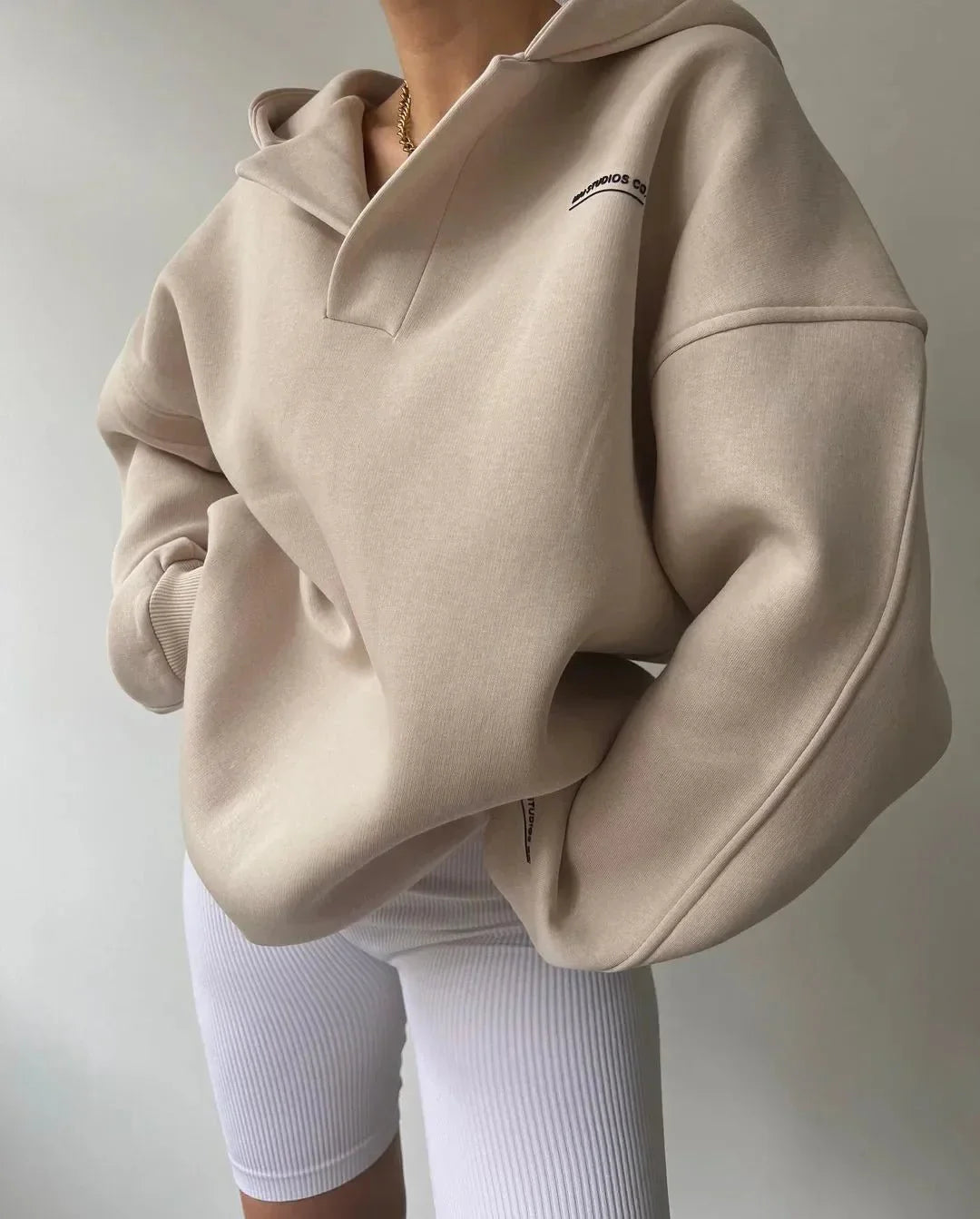 Marta | Sweter damski z kapturem chic